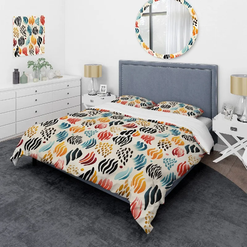 Designart "Abstract Coral Reef Multicolor Azure I" Beige modern bedding set with shams