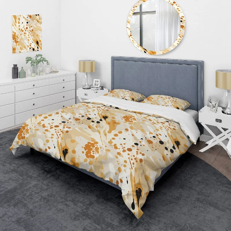 Designart "Beige Sphinx Spots" Yellow Modern Bedding Cover Set With 2 Shams