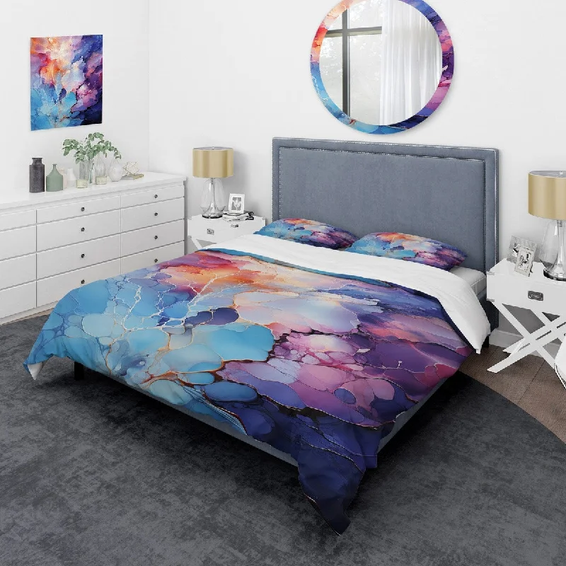 Designart "Blue Illuminated Electro Reverie" Abstract Collages Bedding Cover Set - Traditional Bed Set with Shams