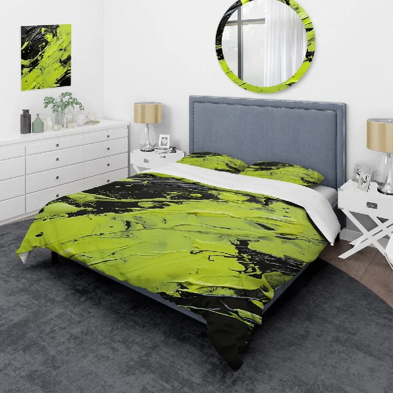 Designart "Green Spiral Neon Fusion 3" Abstract Collages Bedding Cover Set - Traditional Bed Set with Shams