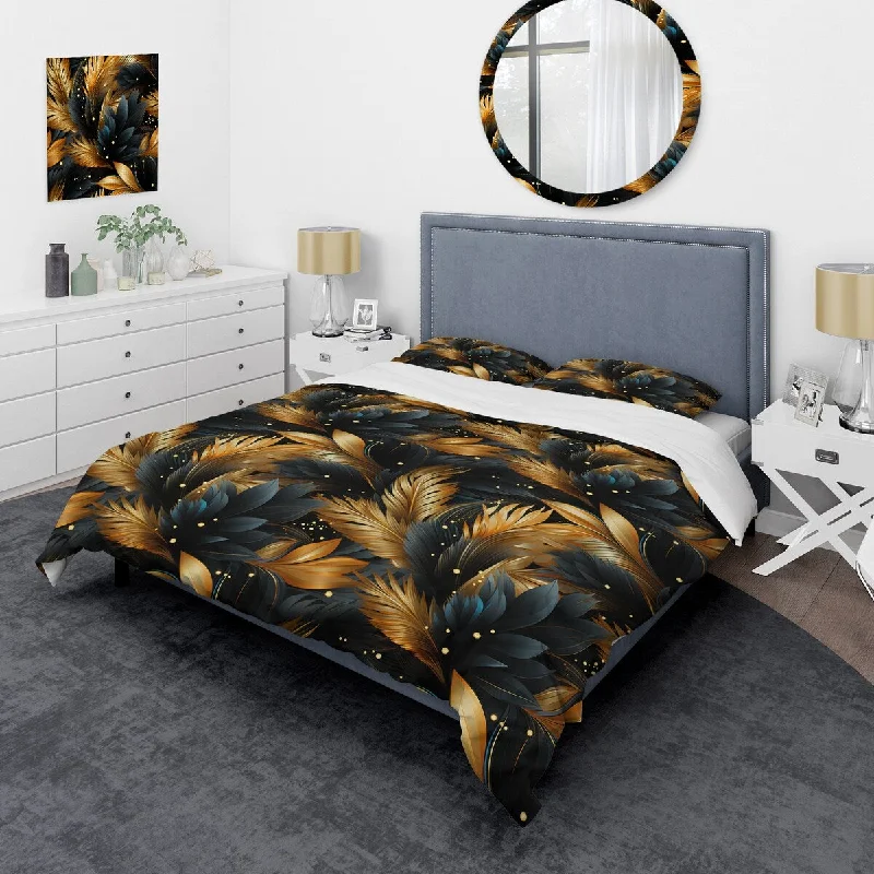 Designart "Hollywood Opulent Charm Gold And Black IV" Gold Glam Bedding Cover Set With 2 Shams