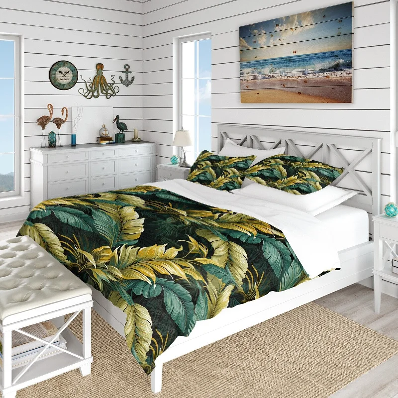 Designart "Mirage Radiance Tropical Pattern I" Floral Bedding Cover Set With 2 Shams