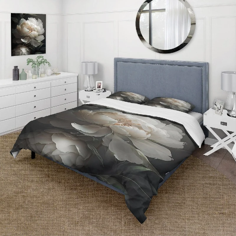 Designart "Peony Flower III" White Modern - Bedding Set With Shams