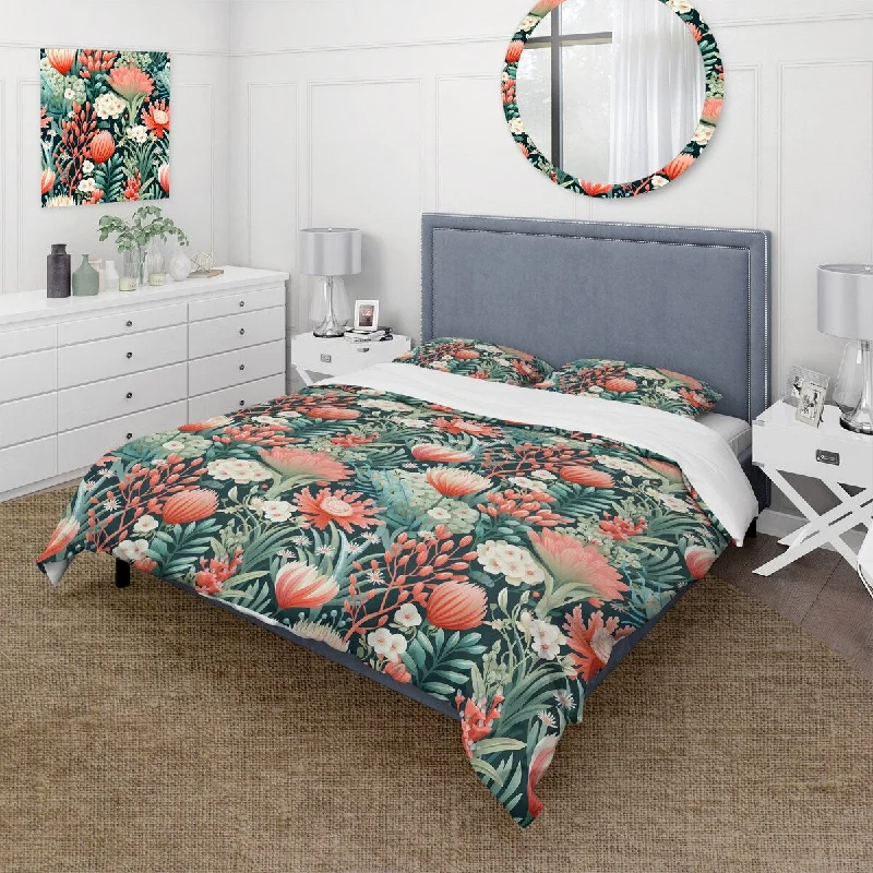 Designart "Tropical Reef Adventure Pink Pattern I" Green Floral bedding set with shams