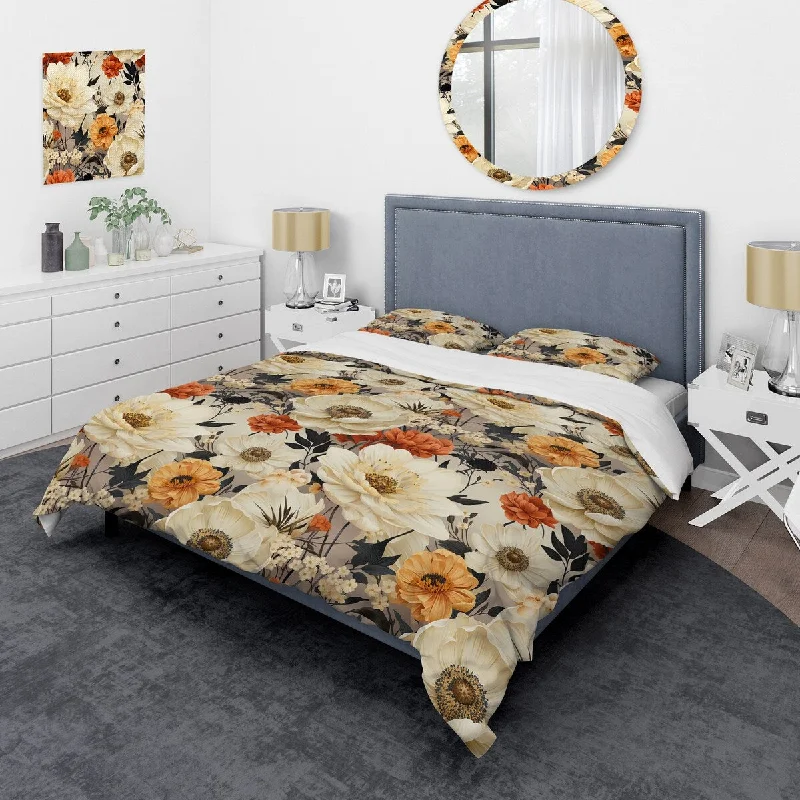 Designart "Vintage White Boho Floral Garden Delights II" Cottage Bedding Set With Shams