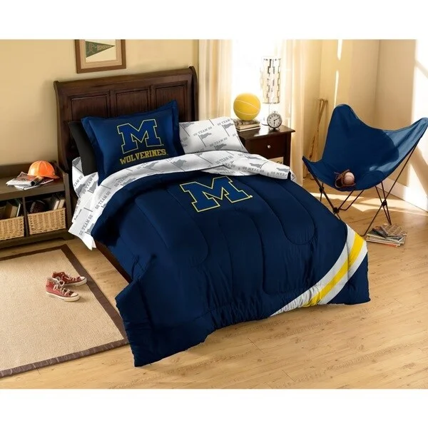 The Northwest Company University of Michigan Wolverines 7-piece Bed in a Bag Set