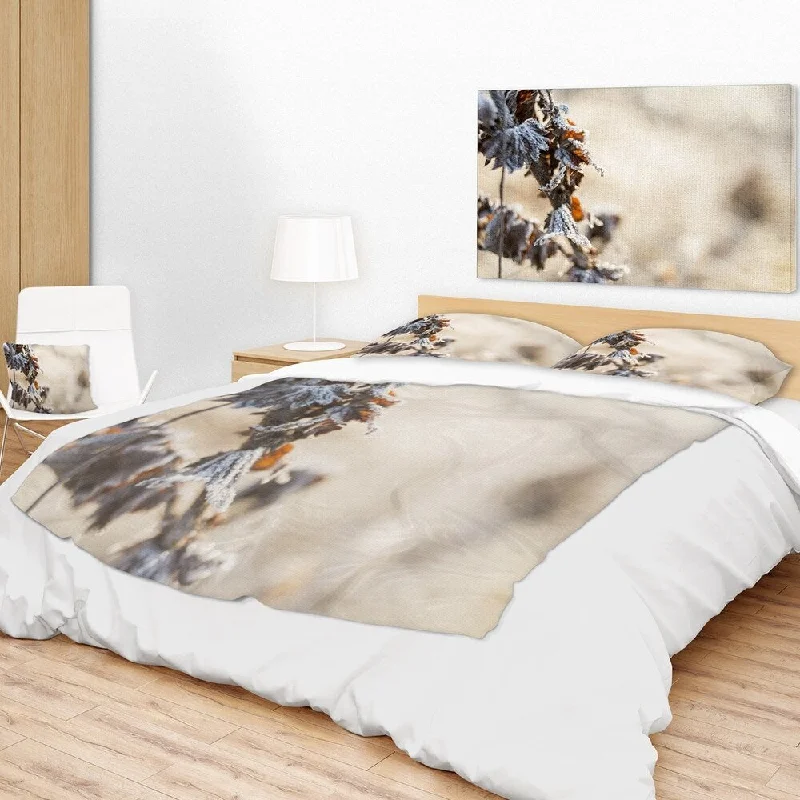 Designart 'Beautiful Grass Covered with Ice' Floral Throw Blanket