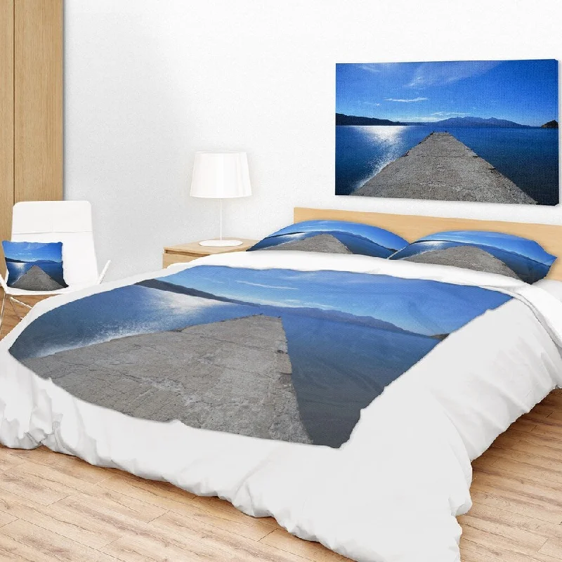 Designart 'Elba Island Pier and Capanne Mountain' Landscape Wall Throw Blanket