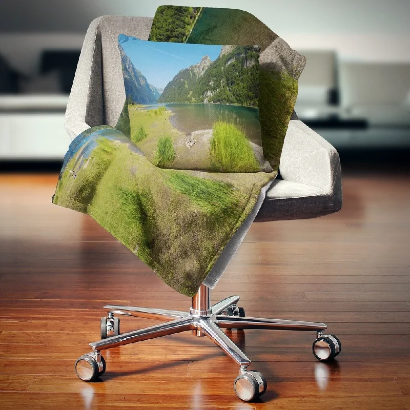 Designart 'Green Mountain Landscape View' Landscape Fleece Throw Blanket