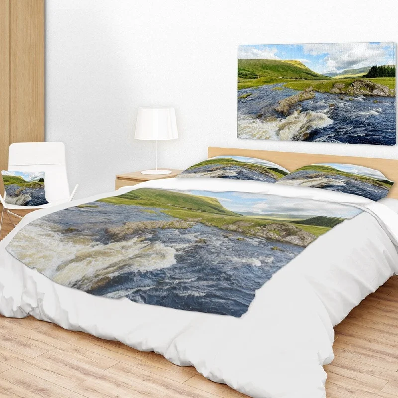 Designart 'Publi and River Lyon' Landscape Photography Throw Blanket