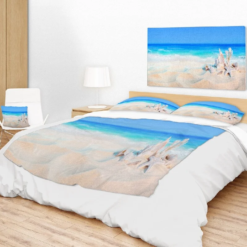 Designart 'Seashells on Seashore' Beach Photography Throw Blanket