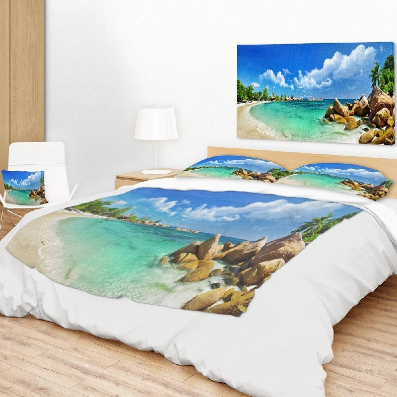 Designart 'Seychelles Islands Panorama' Landscape Photography Throw Blanket