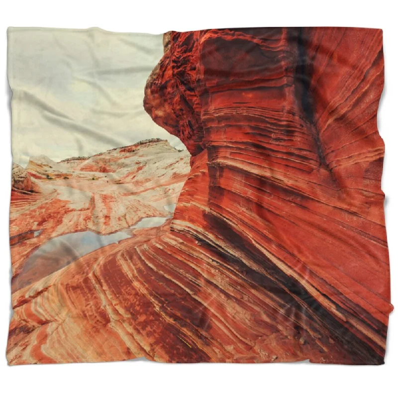 Designart 'Vermillion Cliffs Lake View' Landscape Fleece Throw Blanket