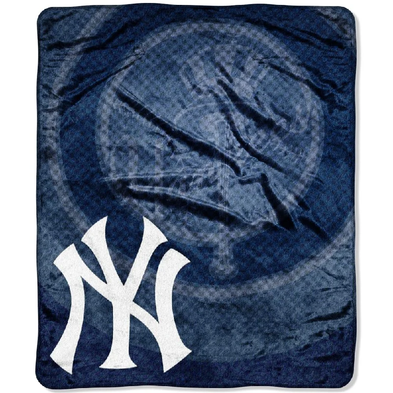 MLB New York Yankees Racshel Retro Throw